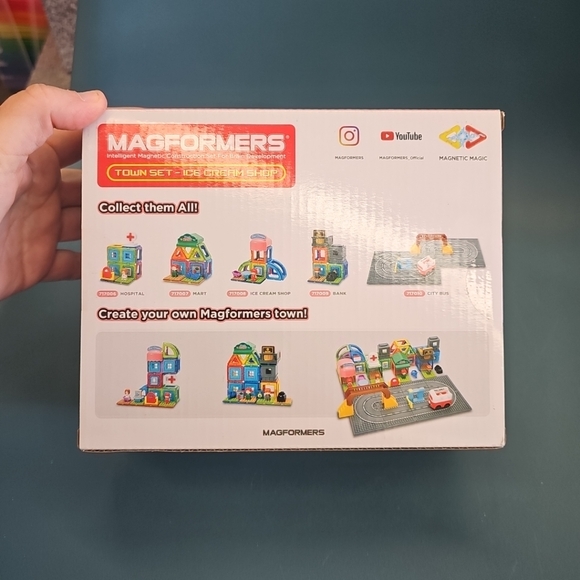 2019 NIB Magformers Town Set Ice Cream Shop 22 Pieces Building Set - Picture 4 of 6